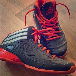 Black and red adidas sz 4.5 men’s/ size 6 women